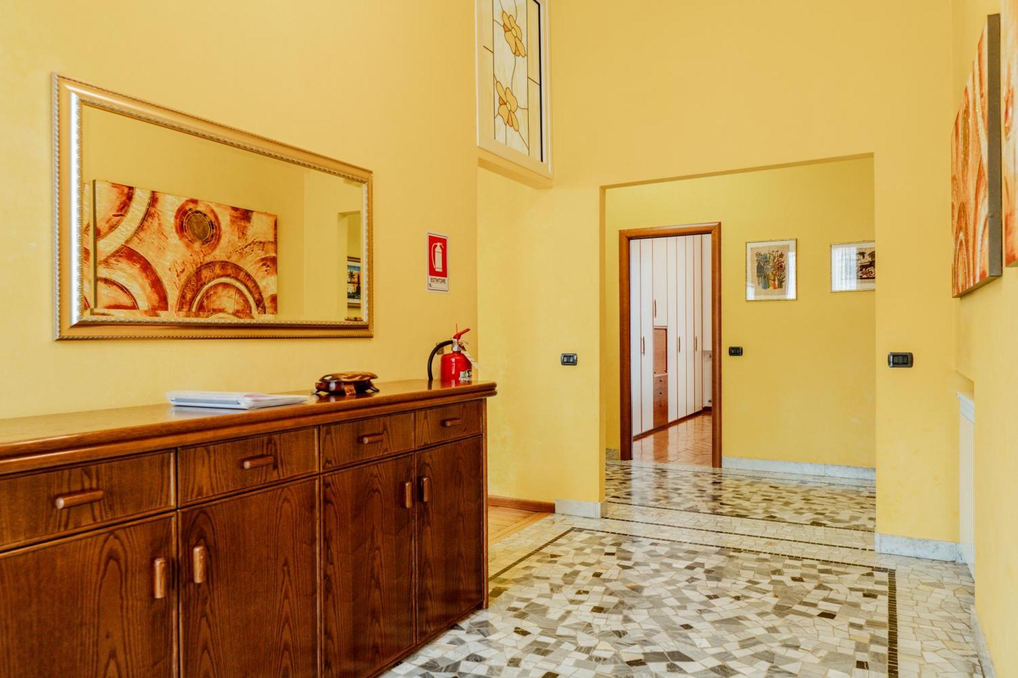 Luxe Apartment Near Milano, Rho Fiera E Mxp Busto Arsizio Exterior photo
